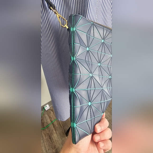 Sonovi Clutch/Crossbody Bag - Picture 5 of 11